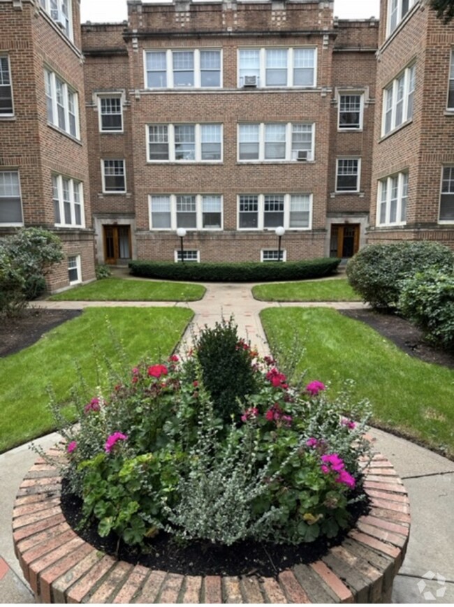 Building Photo - 5646 N Ridge Ave