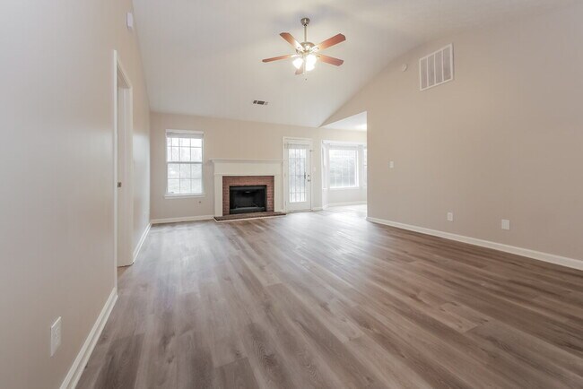 Building Photo - 939 Maple Leaf Ridge