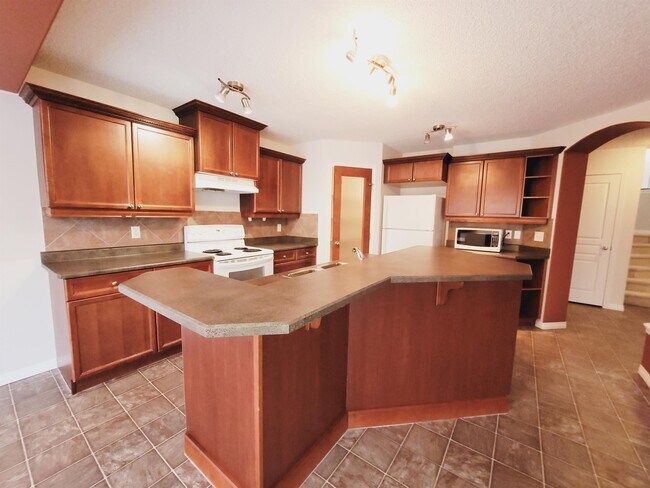 Photo du bâtiment - 1796 Melrose Crescent SW