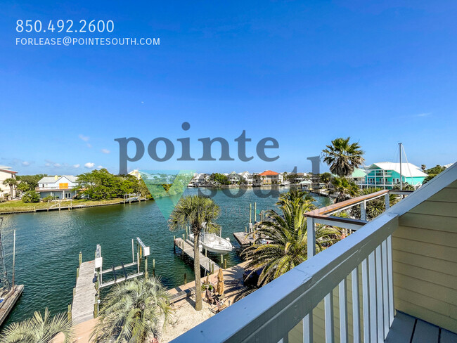 Foto del edificio - Waterfront 2BD/1.5BA with boat slip AND lift!