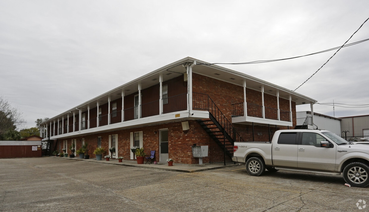 Primary Photo - 1225 Truxton St