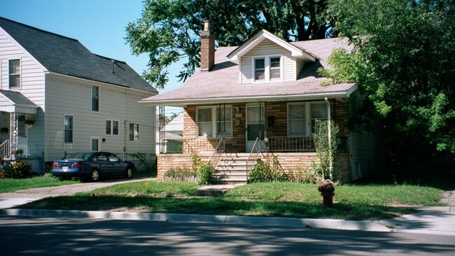 Building Photo - 347 E Saratoga St
