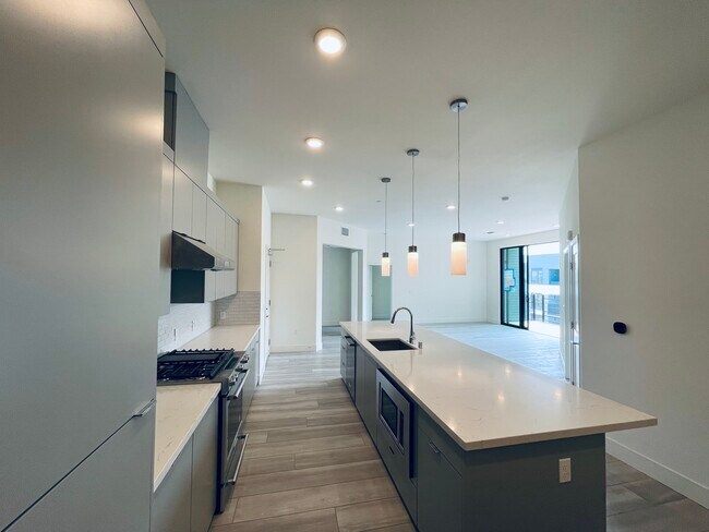 Building Photo - 3578 Rambla Pl