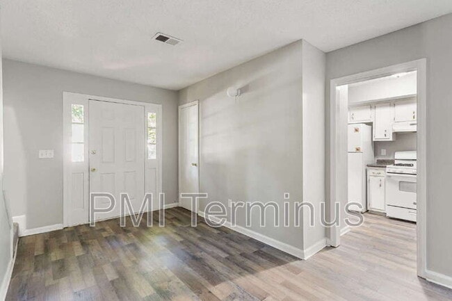 Foto del edificio - 5005 Hawthorne Ct