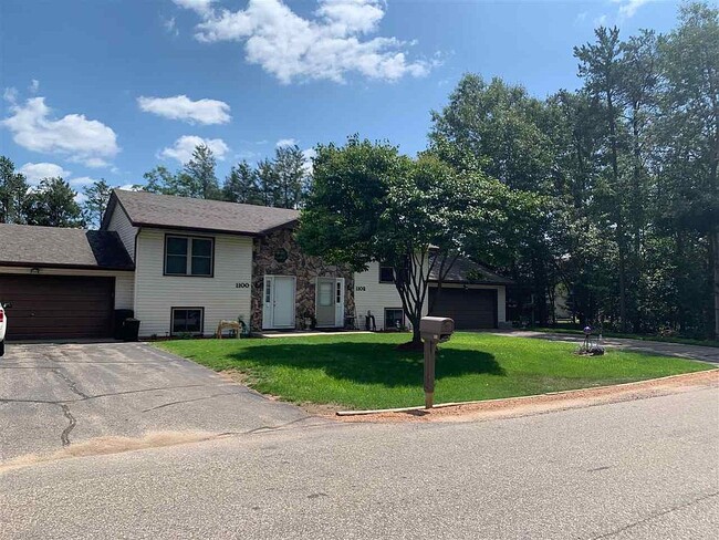 Front Yard - 1100 Zblewski Dr