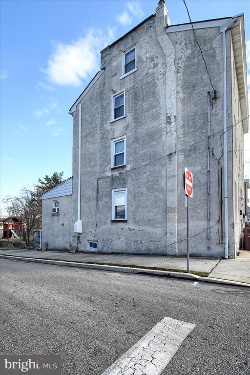 Building Photo - 135 5th St