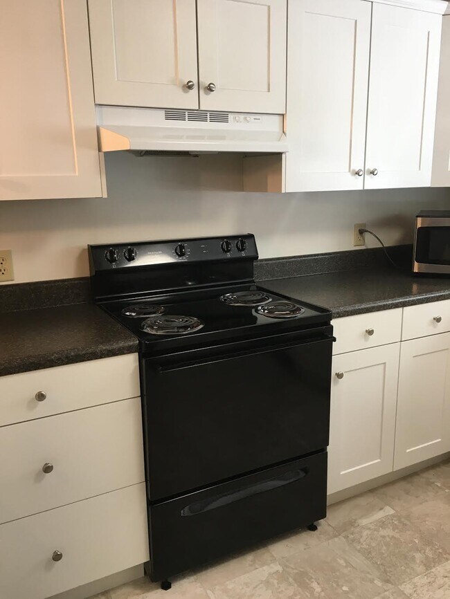Building Photo - 23 Lake Drive-Ground Floor Condo/Laurel Pa...