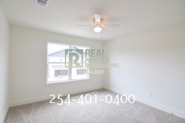 Building Photo - DISCOUNT RENT!!! Bedroom, 2.5 Bath/.5bath ...