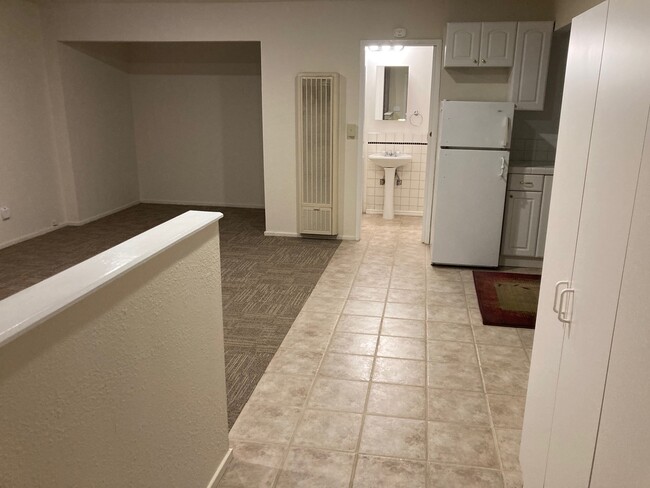 Building Photo - 1070 Parkinson Ct