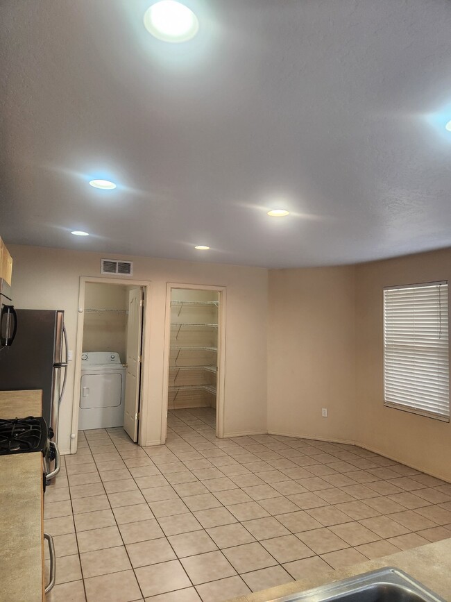Building Photo - "Spacious 4-Bed Gem with 2.5 Baths at 9251...