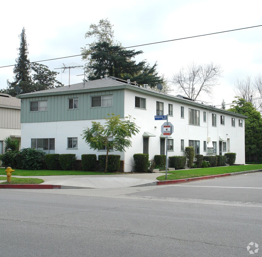 Building Photo - 12260 Magnolia Blvd