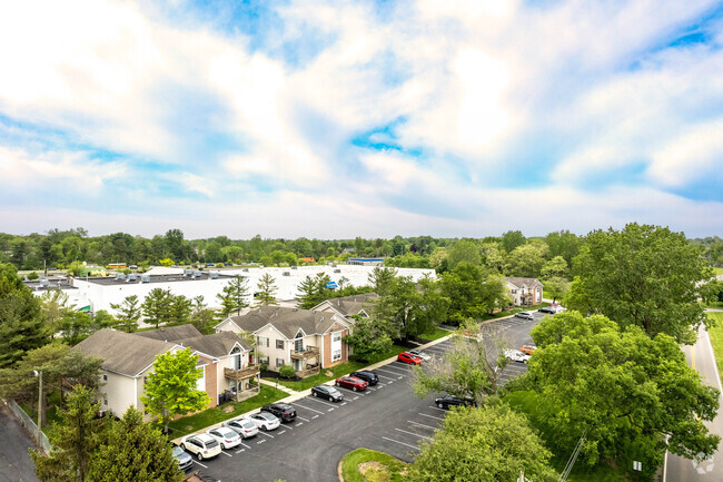 Building Photo - Stratford Commons Apartment Complex