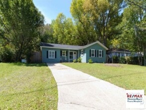 Building Photo - 4513 Versailles Dr