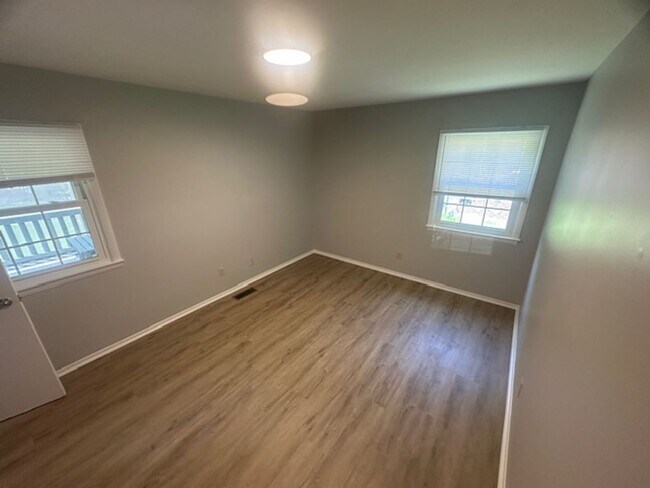 Building Photo - Spacious 3-Bedroom Home with Great Outdoor...