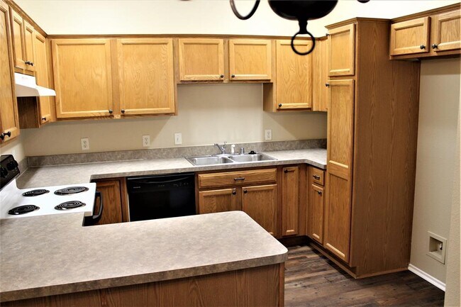 Building Photo - 2616 Bissonet Dr