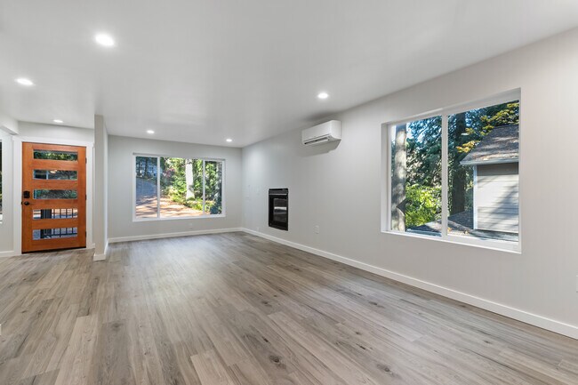Open Floor Plan Dining Room and Living Room with propane fireplace - 8 White Mountain Ln