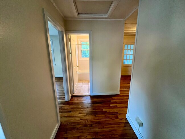 Foto del edificio - 55 Greenlawn Dr