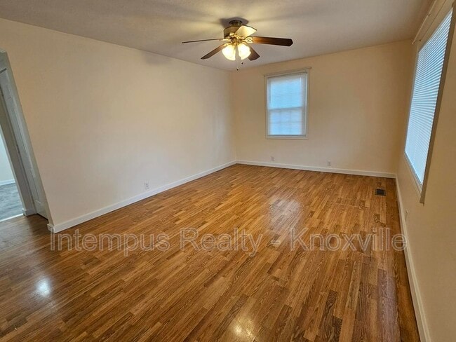 Foto del edificio - 323 Chickamauga Ave