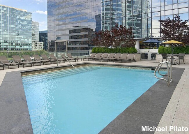 Foto del edificio - 100 Pier 4 Blvd.