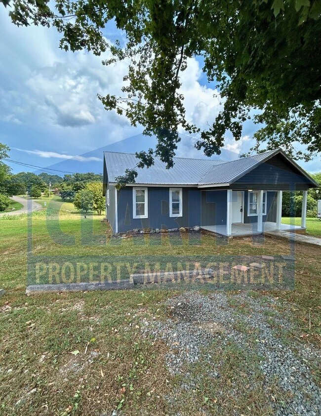 Foto del edificio - Four-bedroom home in Calhoun, TN!