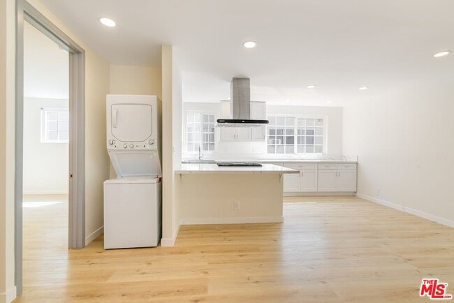 Building Photo - 835 S Sherbourne Dr