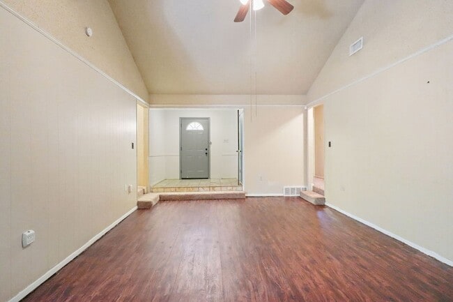 Building Photo - 2306 Smokerise Dr