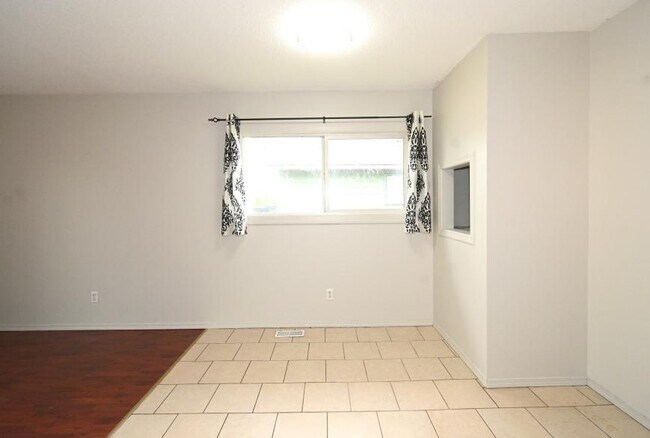 Building Photo - 3 bedroom in Prince George BC V2L 2L9