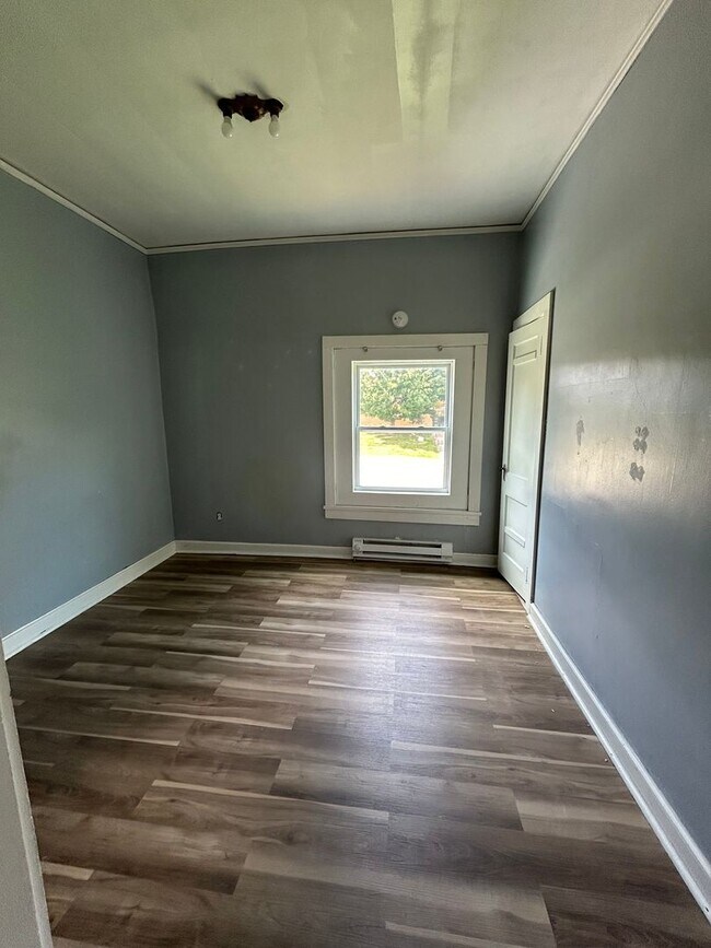 Foto del edificio - Large 2 Bedroom 1 Bath Apartment