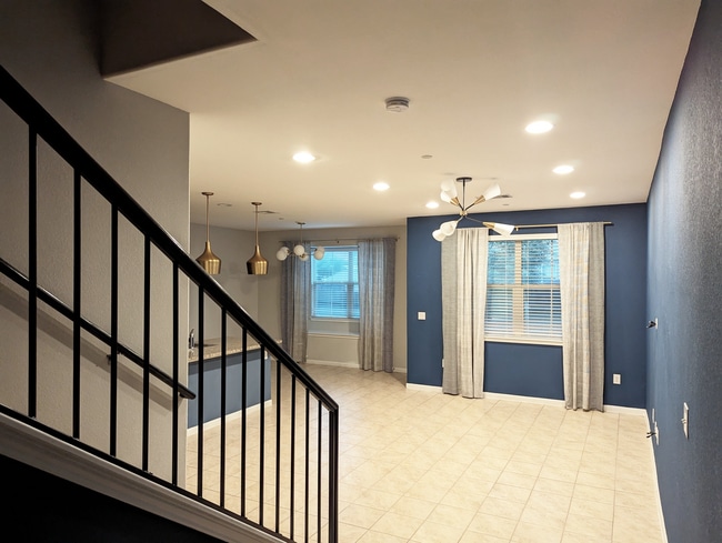 Building Photo - 2880 Donnell Dr