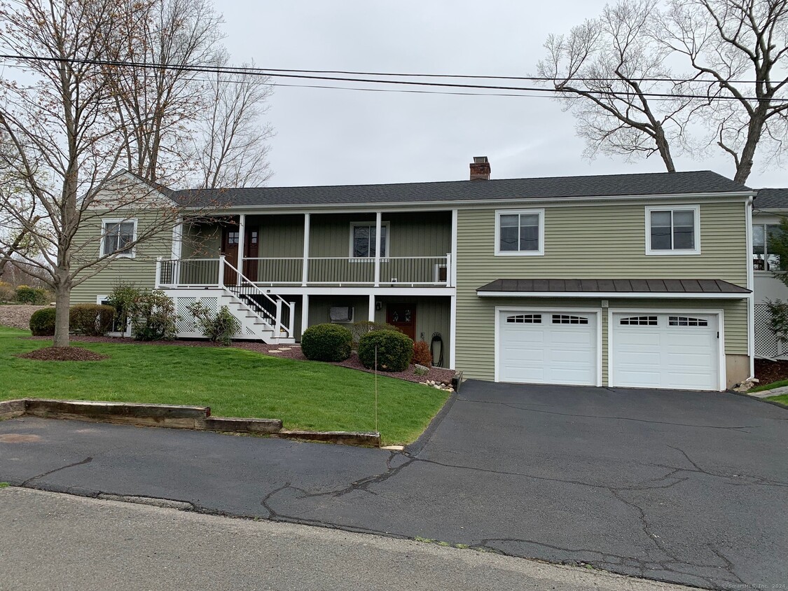 Primary Photo - 1 Cipolla Ln