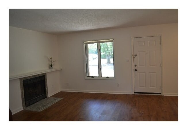 Building Photo - Lovely 2 Bedroom, 2 Bath Condo in Prime Lo...