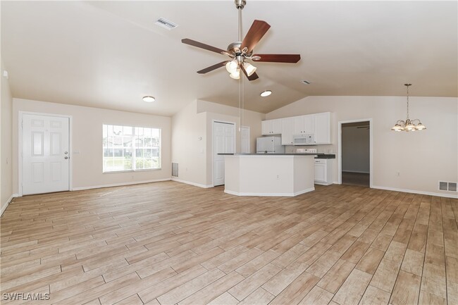 Building Photo - 2908 SW 16th Pl