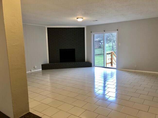 Building Photo - 103 Cedarwood Ct