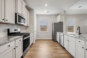 Building Photo - 15683 Honey Cv Dr