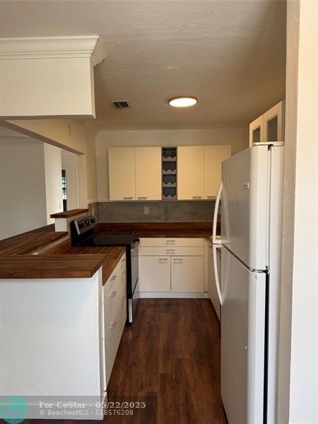 Foto del edificio - 520 NE 58th St