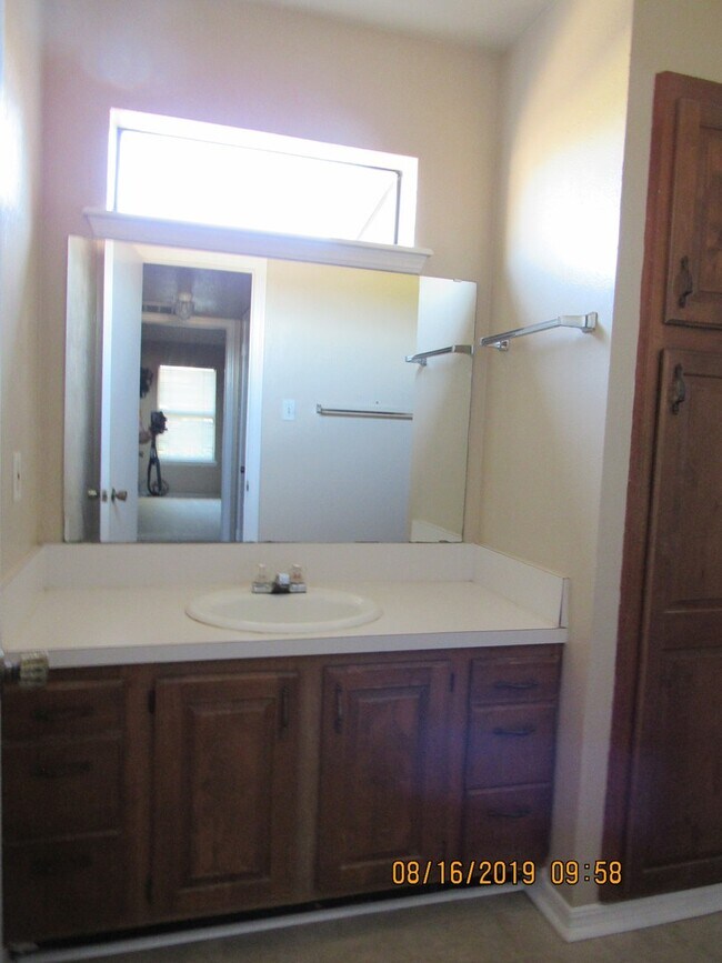 Foto del edificio - Move In Special: $200 off on the first ful...