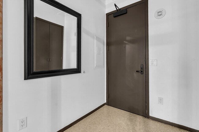Foto del edificio - 1645 Vine St