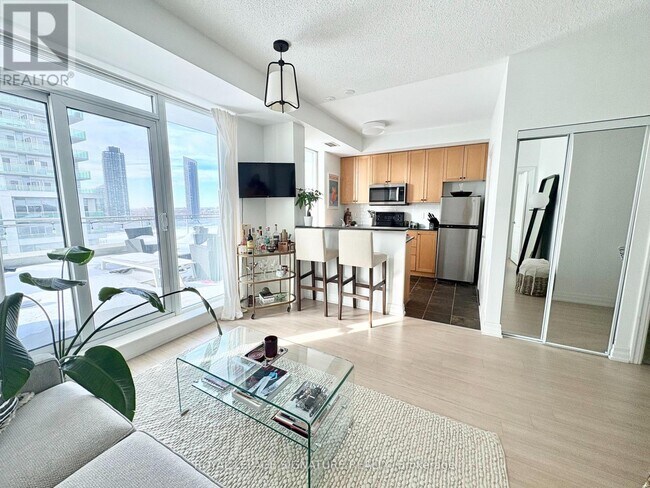 Photo du bâtiment - 2121 Lake Shore Blvd W