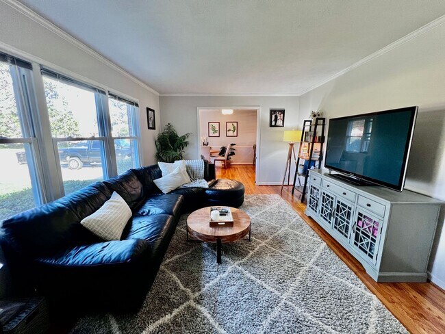 Foto del edificio - Beautiful All-Brick Ranch in the Heart of ...