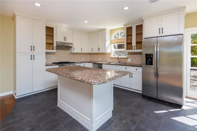 Building Photo - 1731 Golf Club Dr