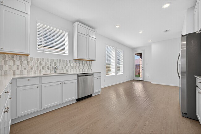 Building Photo - 6411 Laguna Terra Dr