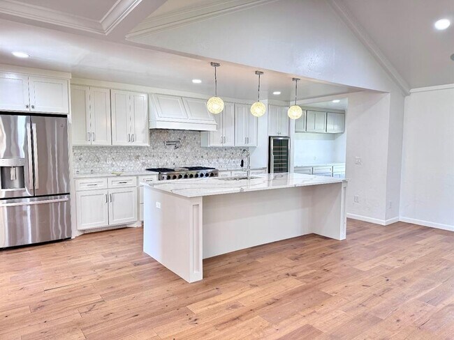 Foto del edificio - 3025 Regency Ct