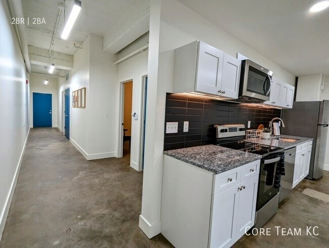 Building Photo - 3100 Gillham Plaza