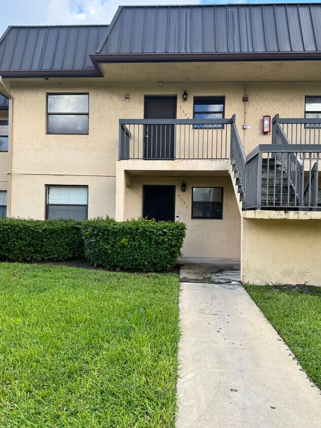Foto principal - 9232 NW 1st St