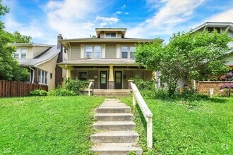 Building Photo - 626 N Riley Ave