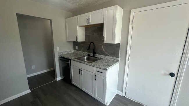 Building Photo - 104 Walnut Crest Dr
