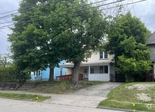 Building Photo - 724 Sandy St