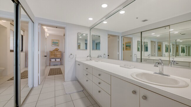 Building Photo - 2020 Harbourside Dr