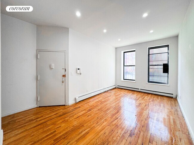 Foto del edificio - 372 Manhattan Ave