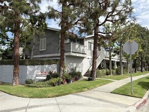 Building Photo - 1210 Sharon Cir